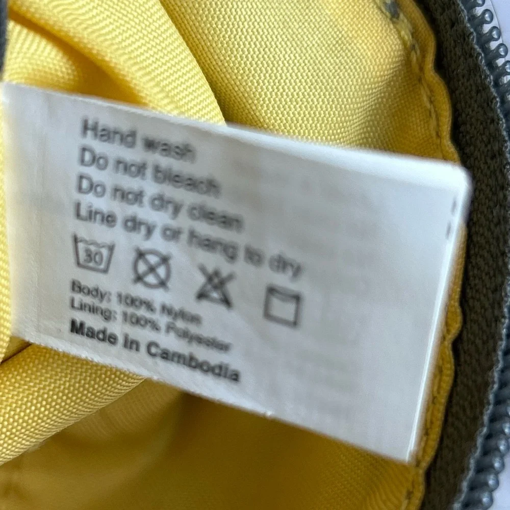 Baggallini Crossbody Bag Gray Nylon Travel Purse Zip Pockets Yellow Liner Casual